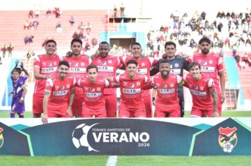 El plantel de Independiente Petrolero.