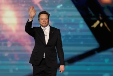 Elon Musk anuncia que Tesla y creará ‘Macrohard’ para el desarrollo autónomo de software