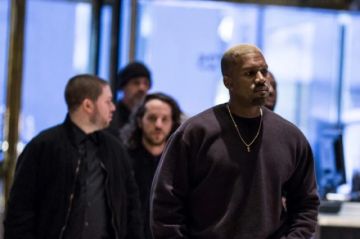 Kanye West deberá pagar 140.000 dólares a exempleado por retraso en pagos