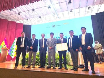 Entregan a la carrera de Ingeniería Civil de la UATF su reacrediación Mercosur