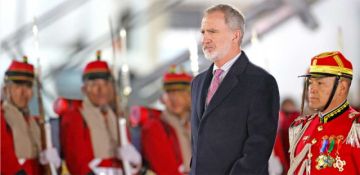 Rey de España visita Bolivia y hoy se entrevista con Paz