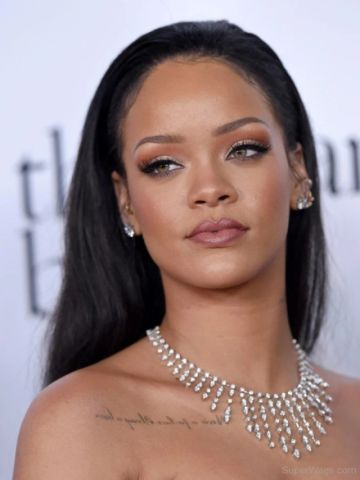 Mujer que atentó contra la casa de Rihanna enfrentará varios cargos