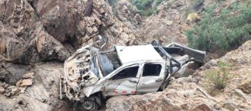 Dos trabajadores mueren  tras despeñe de vehículo 