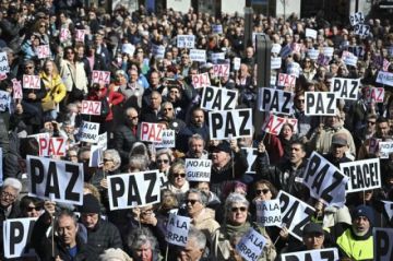Miles de personas piden en España ‘parar la guerra’ junto a personalidades del mundo de la cultura