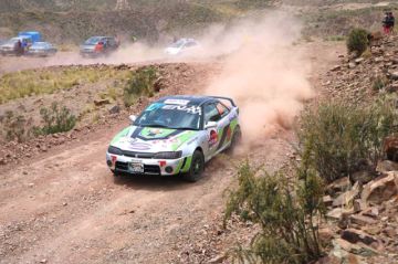 Más de 40 pilotos serán parte hoy de la primera carrera de automovilismo