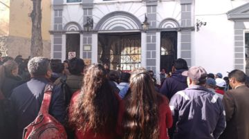 URGENTE: Sindicato de Trabajadores Municipales bloquea el edificio central de la Alcaldía de Potosí 