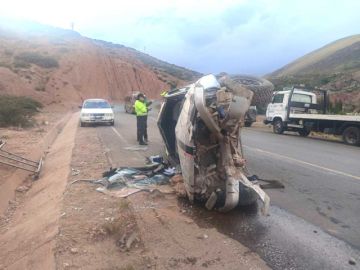 Accidente cerca del cruce a Tarapaya deja seis heridos y graves daños