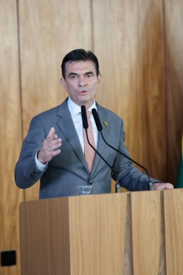 RODRIGO PAZ EN BRASIL