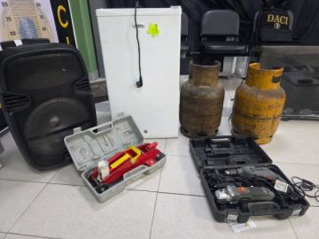 FELCC detiene a dos ladrones en serie de tiendas