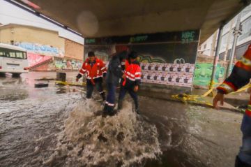 Fuertes lluvias anegan viviendas y comercios en la urbe de Cochabamba