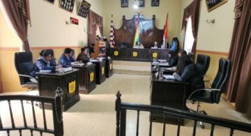 La votación en el Concejo también posterga la elección de nueva alcaldesa o alcalde