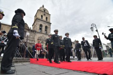 Presidente Paz encabeza el traslado de los restos de Eduardo Abaroa por el Día del Mar