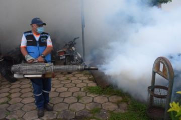 Intensifican tareas de limpieza y fumigación contra la chikungunya en Santa Cruz
