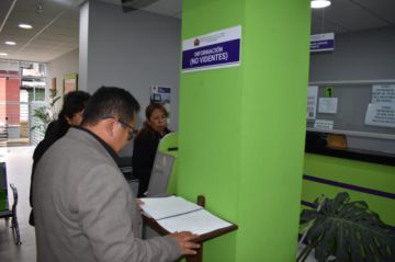 Fiscalía de Cochabamba implementa sistema braile en puntos de información para no videntes