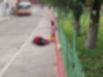 Arrestan a padre tras abandonar a sus hijas en una plaza