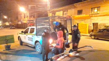 Los presuntos jucus son ingresados a oficinas de la Felcc.