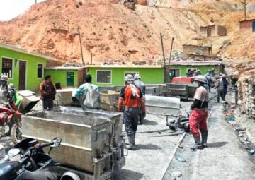 Cuatro jucus se salvan de  ser linchados en socavón de cooperativa minera