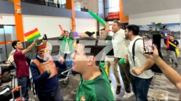 Monterrey se tiñe de verde con la llegada de hinchas bolivianos