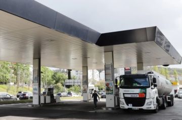 China aplica regulación temporal de precios de gasolina y diésel ante subida del petróleo