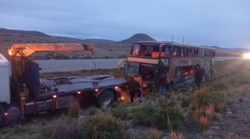 Accidente de bus deja varios heridos en Caracollo; denuncian robo de pertenencias