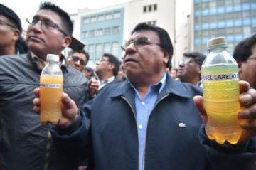 Choferes de La Paz anuncian paro por el conflicto del combustible contaminado