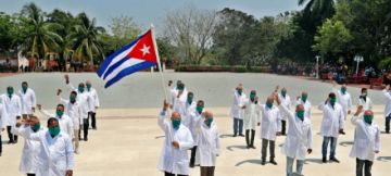 México continuará su acuerdo con médicos cubanos