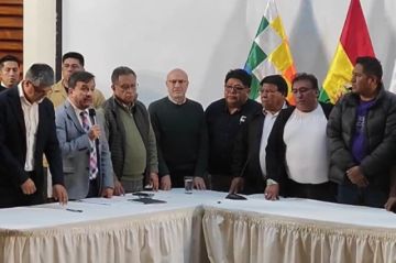 Choferes y Gobierno llegan a acuerdo y se levanta el paro indefinido en La Paz 