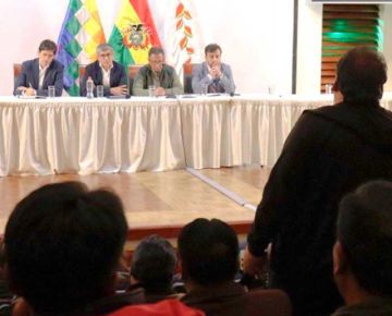 Choferes levantan paro tras acuerdo  con el Gobierno
