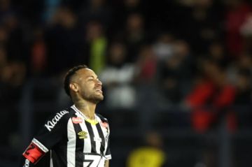 Neymar dice estar «feliz y agradecido» por los hinchas que corearon su nombre en la derrota de Brasil