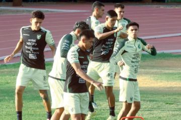 Bolivia trabaja con equipo completo de cara al duelo crucial con Irak
