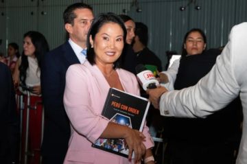 Perú: Keiko Fujimori se mantiene primera en intención de voto