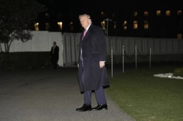 Trump dice que EEUU está en conversaciones  con Irán, pero reitera sus amenazas