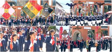 Estudiantes portando la bandera de Potosí desfilaron con fervor.