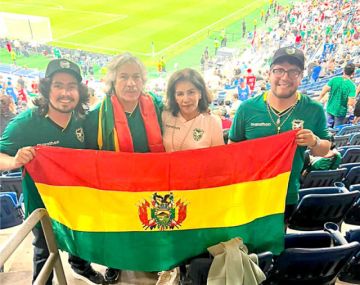 Empresarios potosinos presentes en el partido de Bolivia.