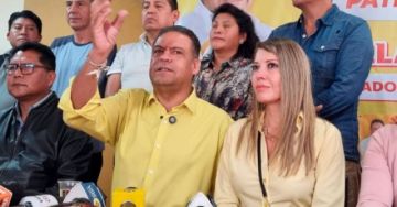 Revilla arremete contra Yahuasi y NGP por “escándalo de pegas”