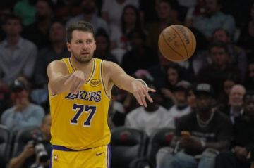 Luka Doncic de baja «indefinida» por una lesión en el isquiotibial