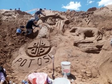 Oruro: Más de 150 artistas bolivianos y extranjeros exponen pasajes de la biblia en la arena