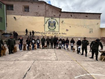 Comando de Policía en Potosí concluyó curso de adiestramiento canino