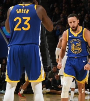 Stephen Curry regresa a las canchas tras dos meses lesionado