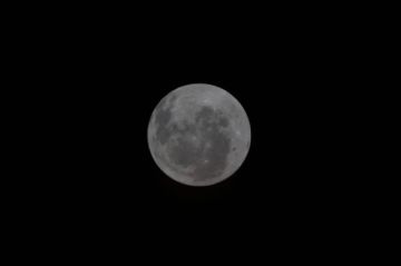 La NASA publica la primera foto de la cara oculta de la Luna tomada por la misión Artemis II