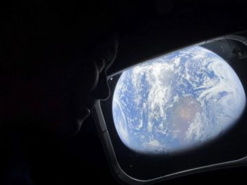 Los astronautas de Artemis II se preparan para el sobrevuelo lunar entre tareas cotidianas