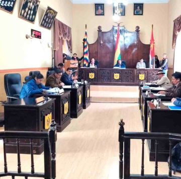 El Concejo se hunde  en su peor crisis tras detención de Churata