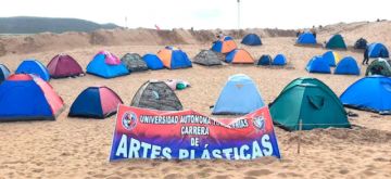Los estudiantes y docentes acamparon para trabajar desde temprano.