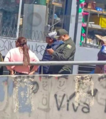 Balean a un joven cerca  de la Plaza San Francisco 