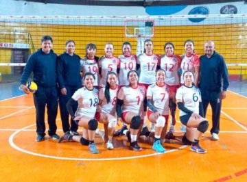 El plantel de Universitario, de Tarija.