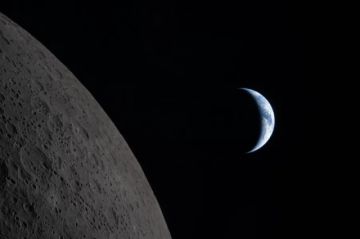 La Tierra a punto de pasar por detrás de la Luna en esta imagen capturada por la tripulación de Artemis II 