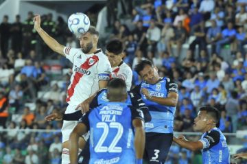 Blooming se aplaza ante River Plate que jugó con 10 en el Tahuichi