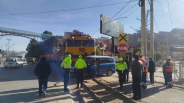 Accidente de tren en la avenida Tinku deja daños materiales