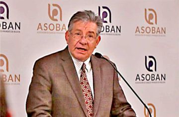 Bancos acatan orden de liberar el uso de tarjetas