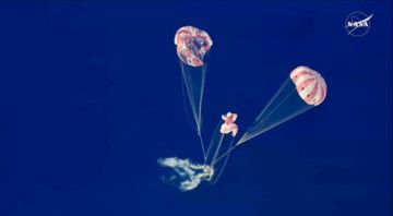 Aterriza en el Pacífico la cápsula tripulada de Artemis II con ayuda de paracaídas